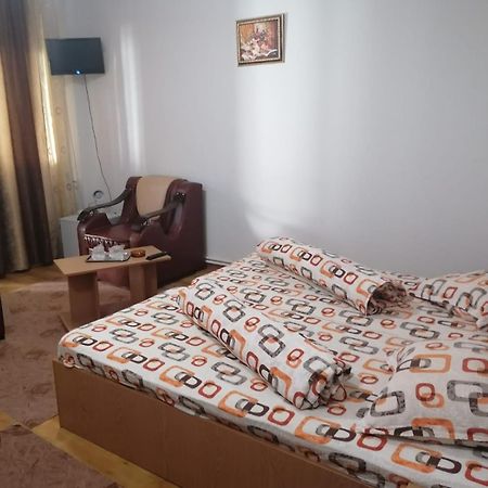 Pensiunea Pomi -Oesti Hotel Albestii Paminteni Ngoại thất bức ảnh
