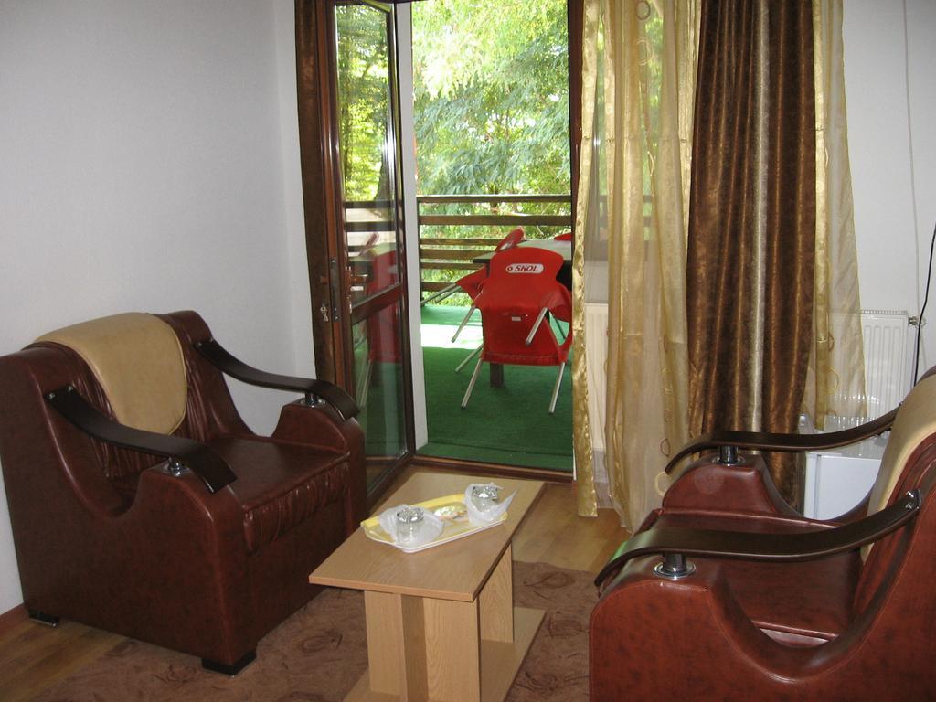 Pensiunea Pomi -Oesti Hotel Albestii Paminteni Phòng bức ảnh