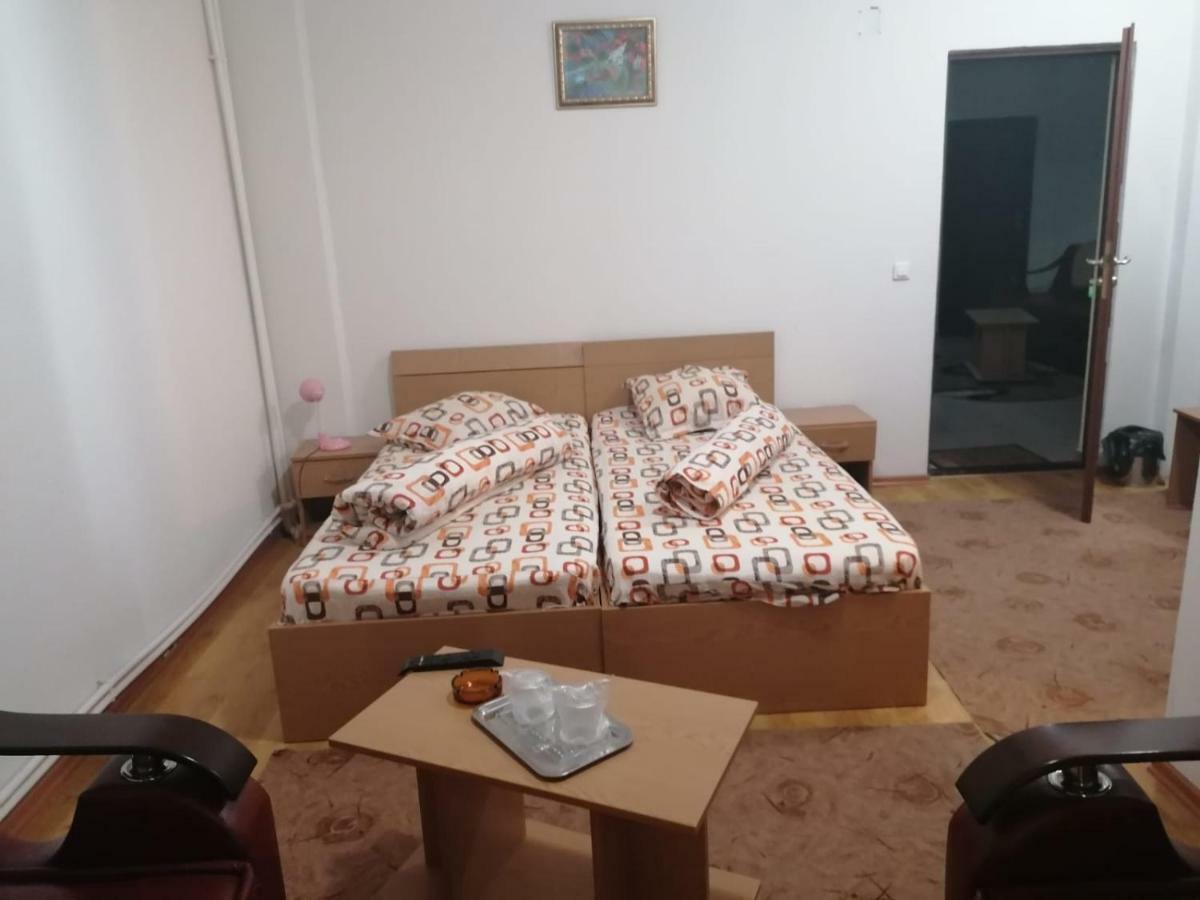 Pensiunea Pomi -Oesti Hotel Albestii Paminteni Ngoại thất bức ảnh